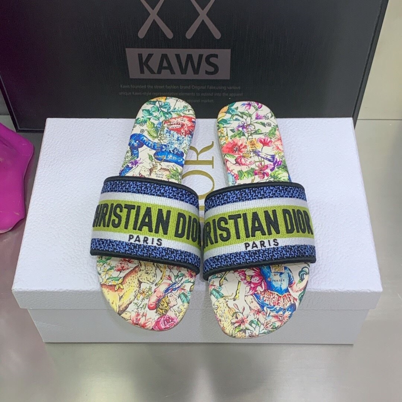 ch**an D*or slippers
